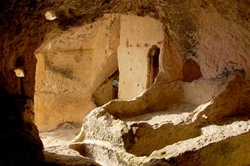 Cueva-iglesia de Santorkaria 250 px.jpg