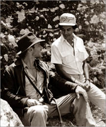 Archivo:Harrison Ford and Chandran Rutnam in Sri Lanka