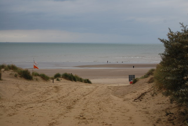 The beach at Camber from a footpath - geograph.org.uk - 1504182.jpg