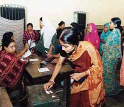 Archivo:Votingwomen