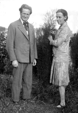 Archivo:Walter Burley Griffin and Marion Mahony Griffin