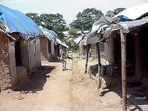 Archivo:Refugee camp in Guinea