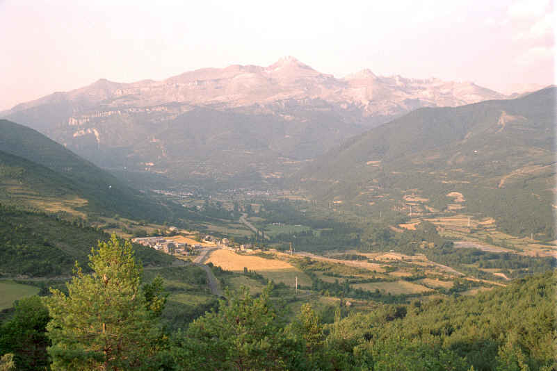 Valle rio aragon.jpg