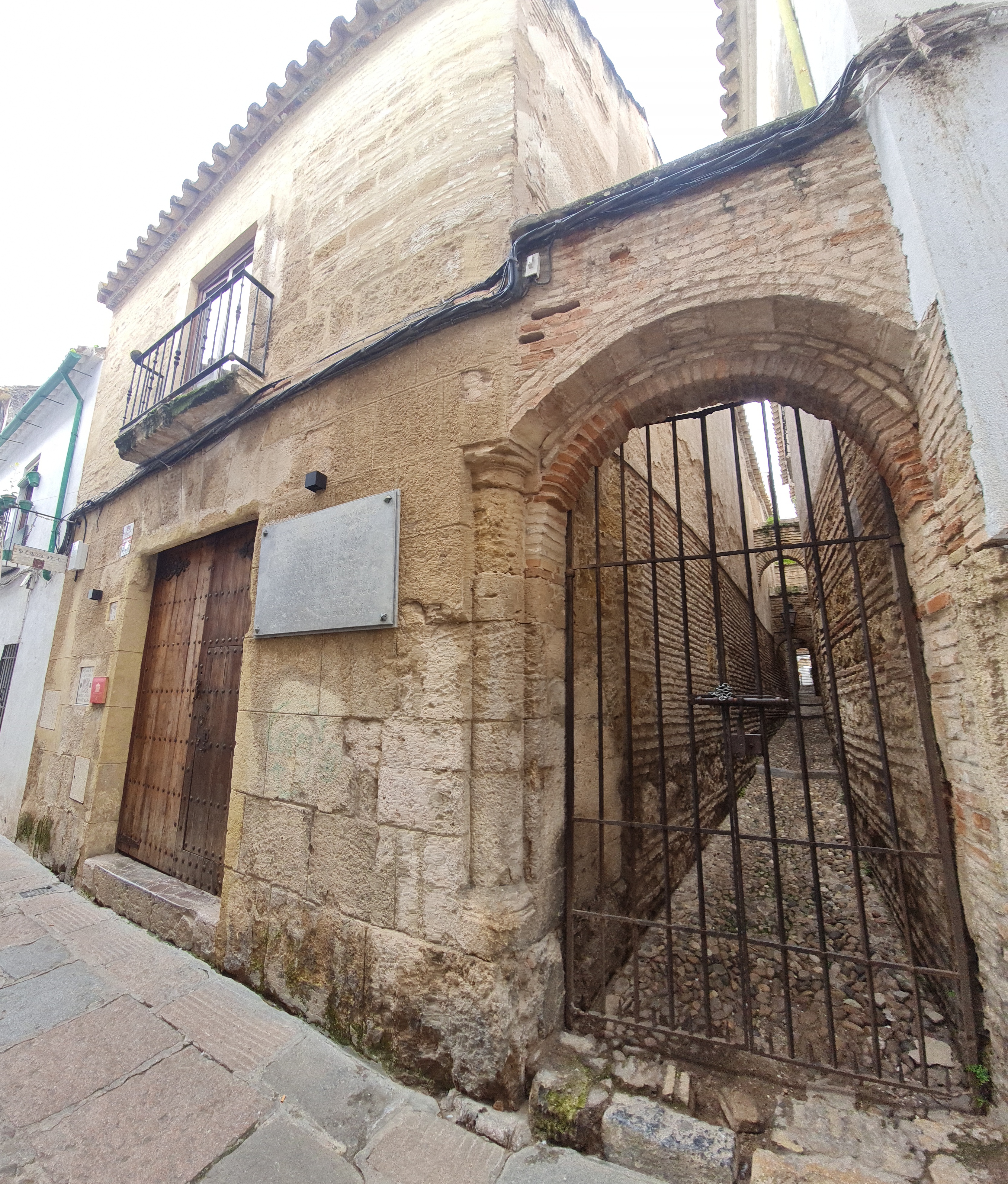 Casa de las Cabezas exterior.jpg