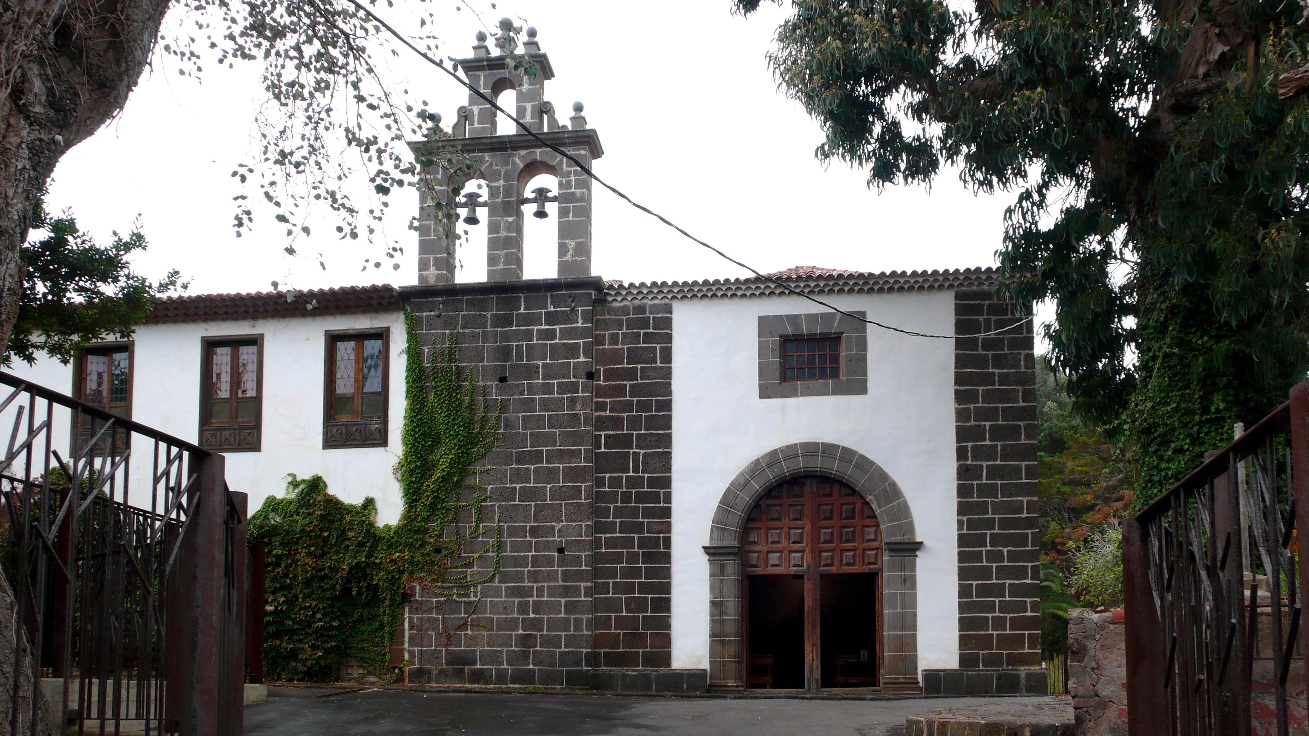 Exterior de la ermita de San Diego del Monte La Laguna 2011.jpg