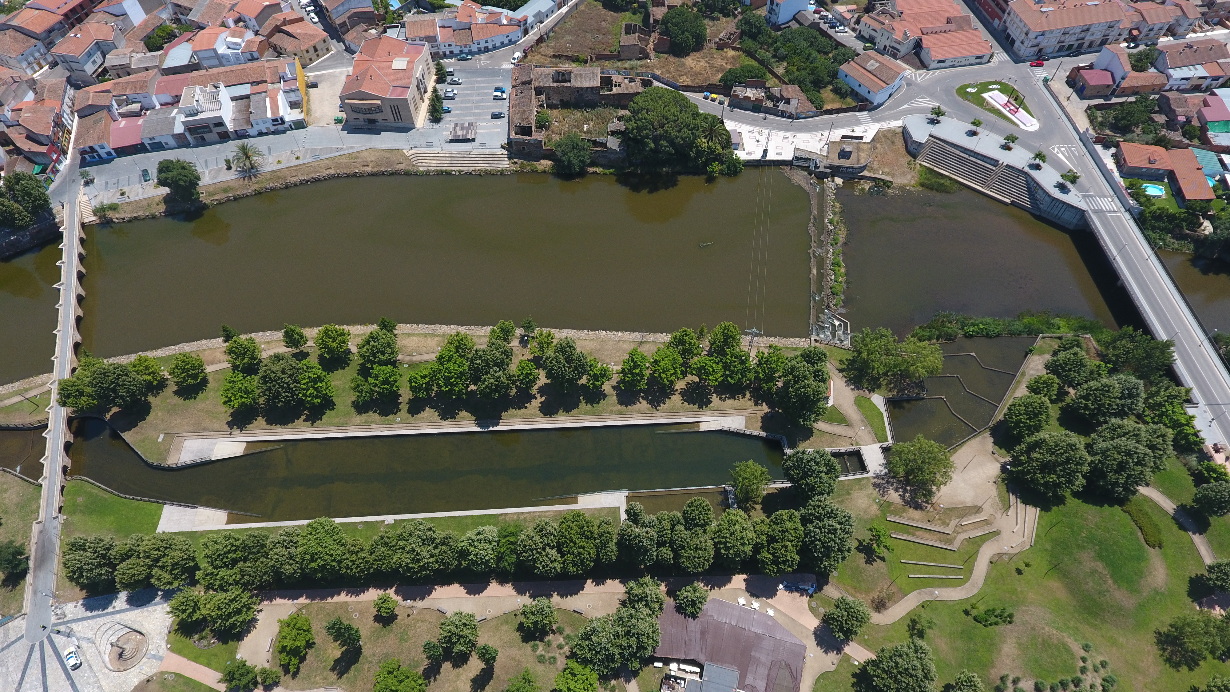 Zona del rio de Moraleja (Cáceres), a vista de pájaro.jpg