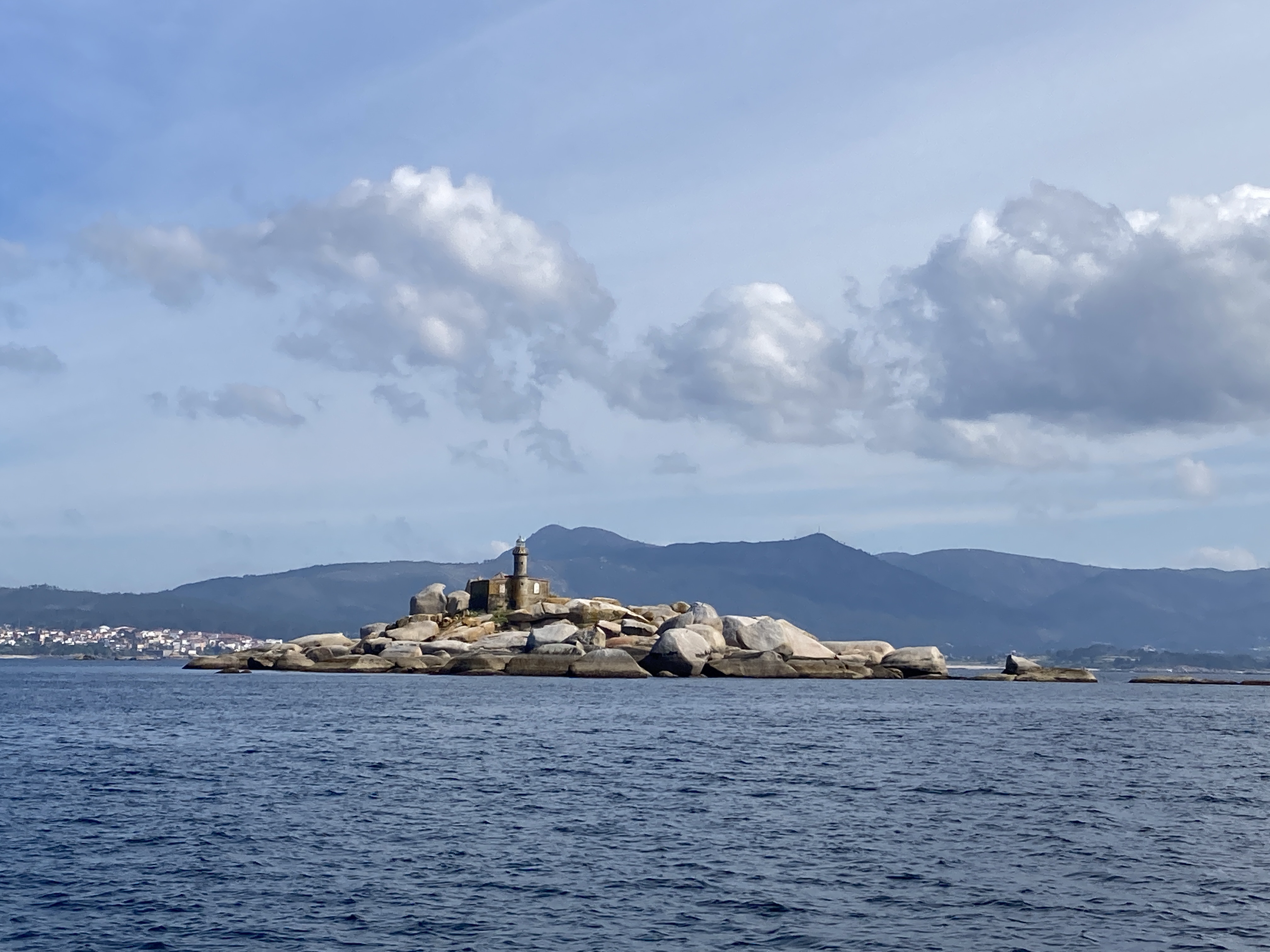 Phare de l'île de La Rúa.jpg