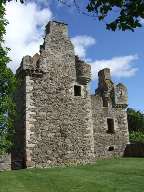Glenbuchat Castle, Geograph.jpg
