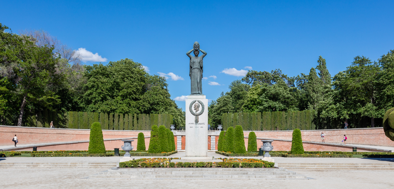 Plaza Parterre, Parque del Retiro, Madrid, España, 2017-05-18, DD 30.jpg