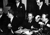Nahum Goldmann signing the Reparations Treaty with Germany