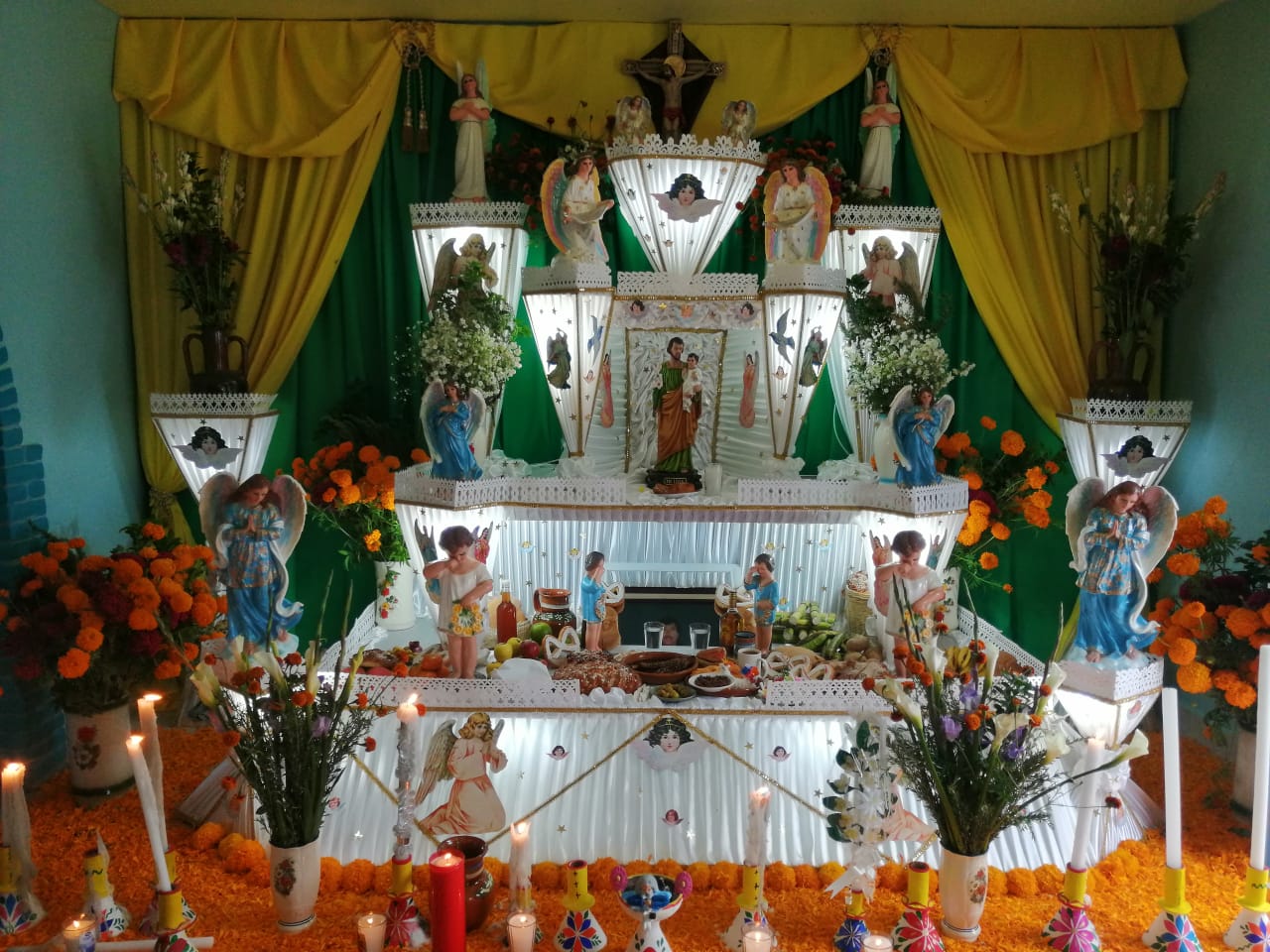 Archivo Ofrenda Monumental de Día de Muertos en Huaquechula, Puebla Archivo Ofrenda Monumental de Día de Muertos en Huaquechula, Puebla