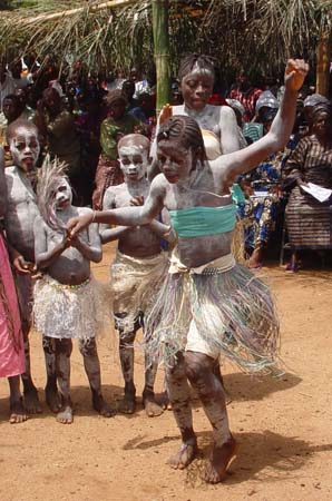 Archivo:Sierra Leone Koindu dance