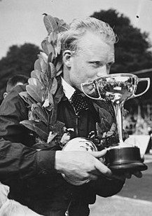 Mike Hawthorn, autocoureur verongelukt, Bestanddeelnr 910-1117.jpg