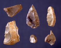 Archivo:Útiles de sílex de la Cova Negra (Xàtiva). Paleolítico medio. Cultura Musteriense