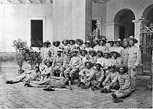 Archivo:Soldados españoles destinados en Baler, Filipinas.
