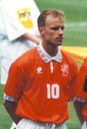 Archivo:Dennis Bergkamp Euro '96