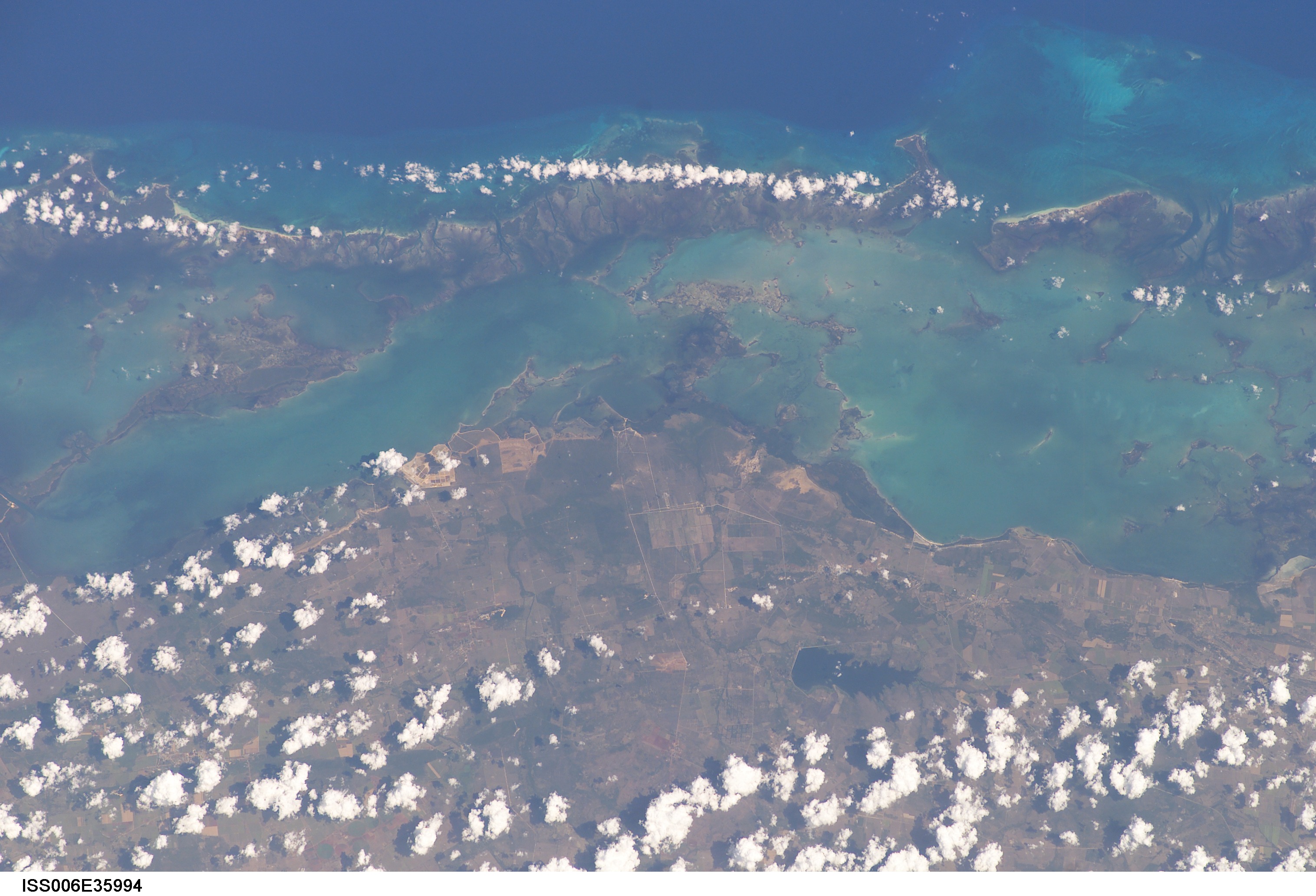 ISS006-E-35994 - View of Cuba - Bay of Santa Clara, Matanzas Province and Villa Clara Province.jpg