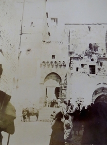 Archivo:Mosque over Cave of Machpelah, Hebron, 1891