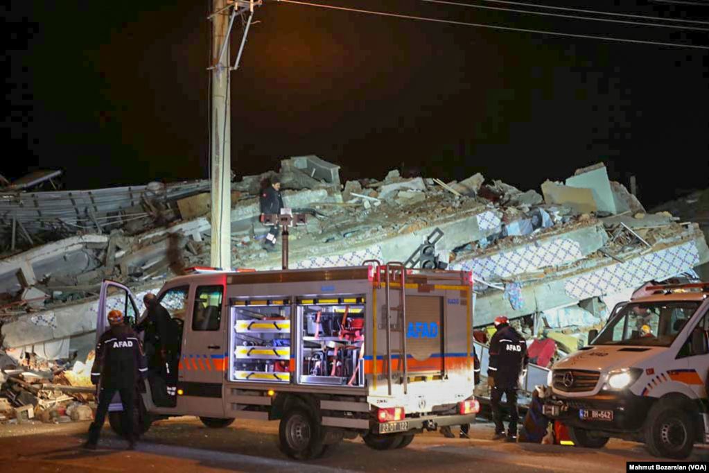 Elazığ Depremi kurtarma çalışmaları (3) 01.jpg