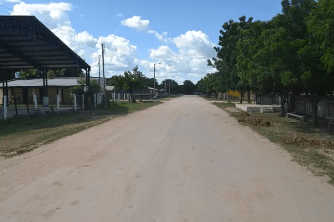 Calle en Toro Pampa, distrito de Fuerte Olimpo, Alto Paraguay.png