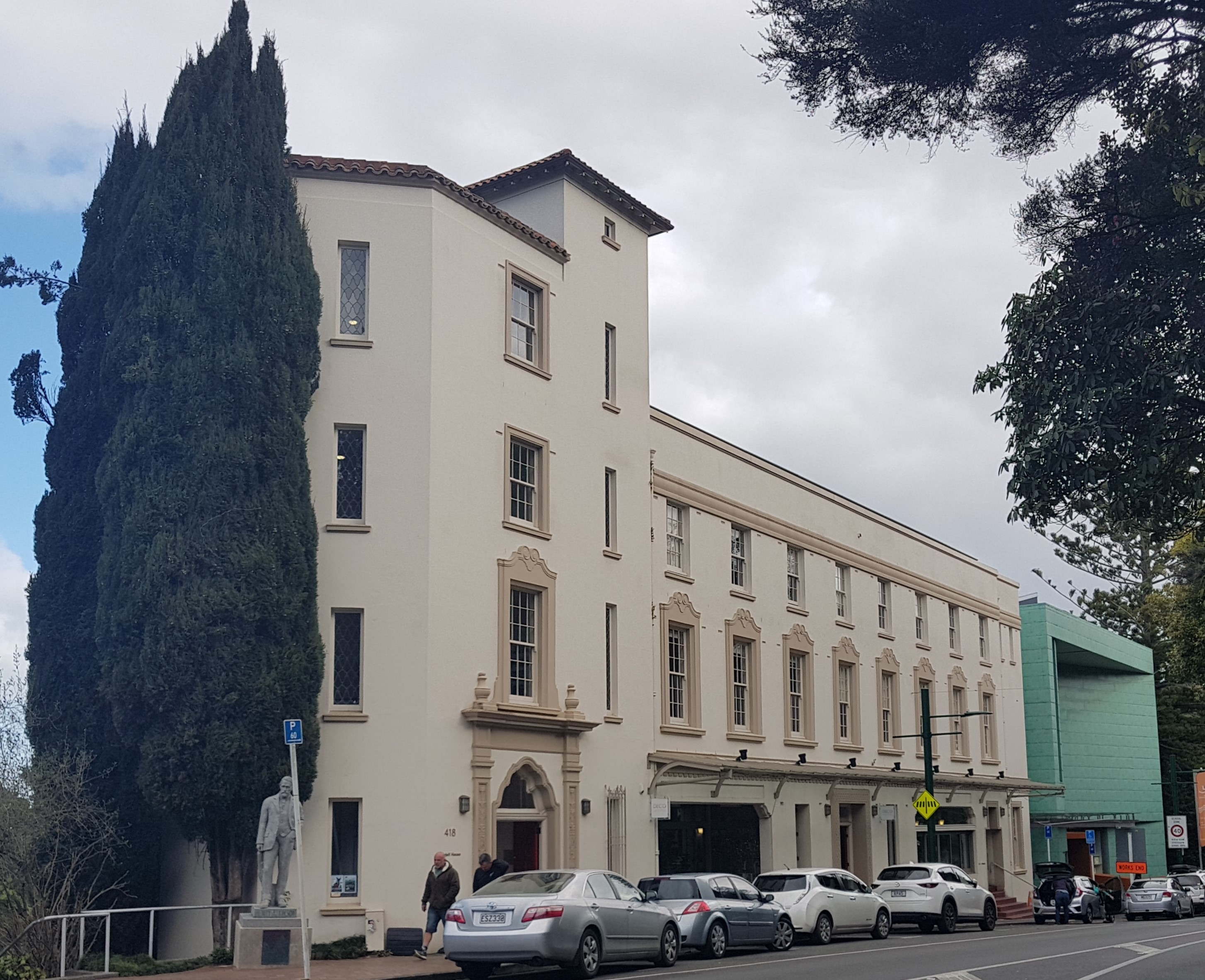 Lopdell Precinct 01.jpg