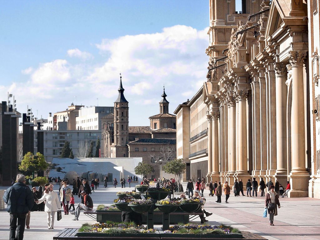 Plaza del Pilar (8839794898).jpg