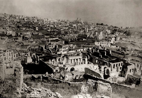Archivo:Ruins of Armenian part of Shusha after 1920 pogrom 2