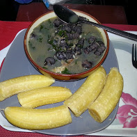 Archivo:Plantain peppersoup with periwinkle from the South-South region of Nigeria