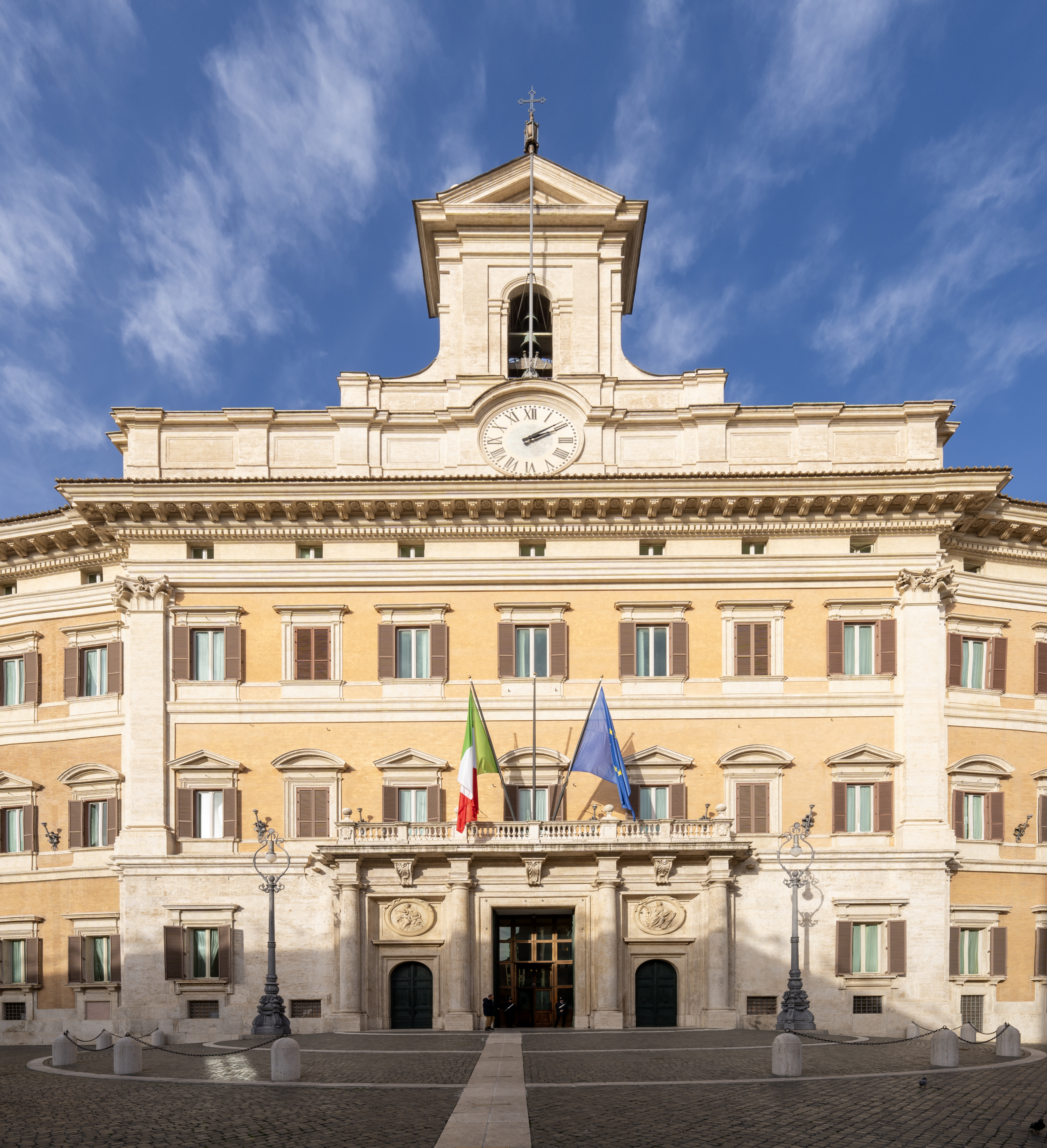 Palazzo Montecitorio - esterno.jpg