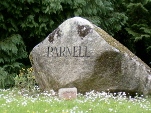 Tumba de Parnell en el Glasnevin Cemetery de Dublín, junto a Eamon de Valera, Michael Collins y Daniel O'Connell.