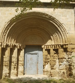 Archivo:Casbas. Monasterio. Portada románica