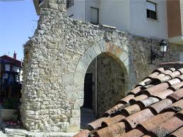 Archivo:Arco Medieval de San Leonardo