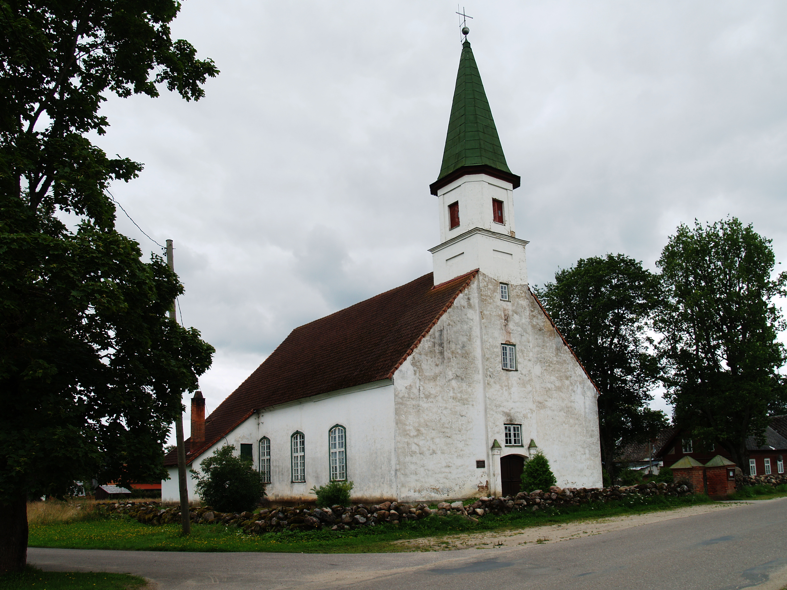 Aloja evangeelne luteriusu kirik.JPG