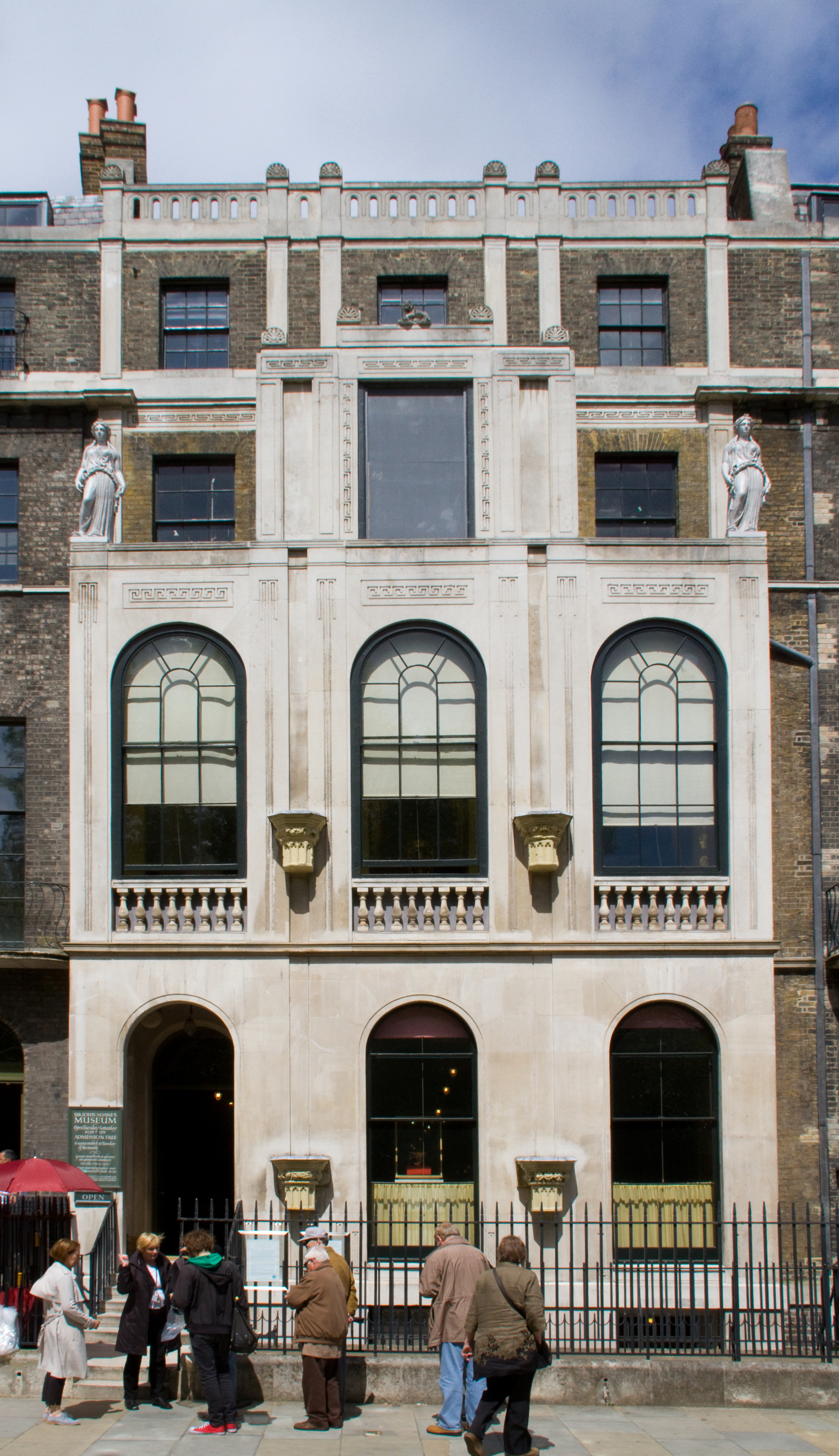 Sir John Soane Museum (13952611347).jpg