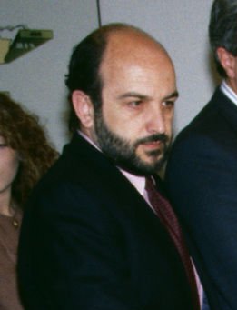 Archivo:(Joaquín Almunia) Felipe González acompañado de varios ministros visitan la exposición de las maquetas de las olimpiadas de Barcelona 92. Pool Moncloa. 4 de mayo de 1990 (cropped)