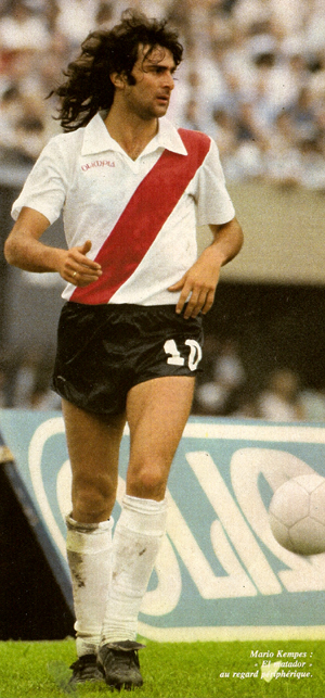 Archivo:Mario Kempes River Plate