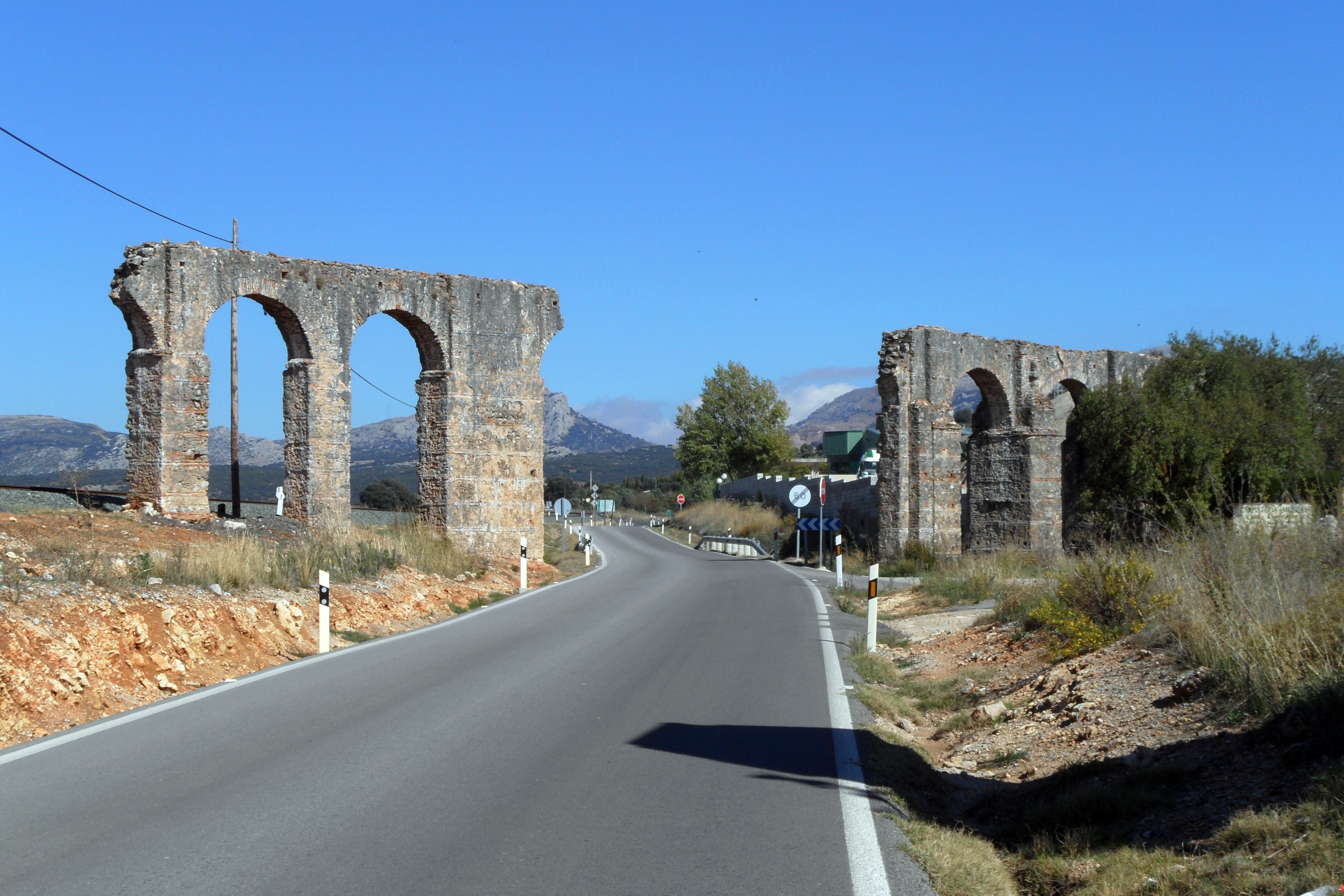 S02 081 Ronda, Acueducto de la Hidalga y Coca.jpg