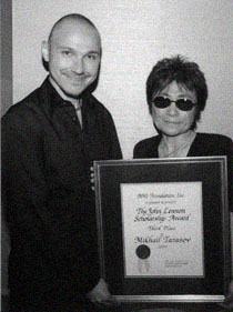 Archivo:Mikhail Tarasov & Yoko Ono