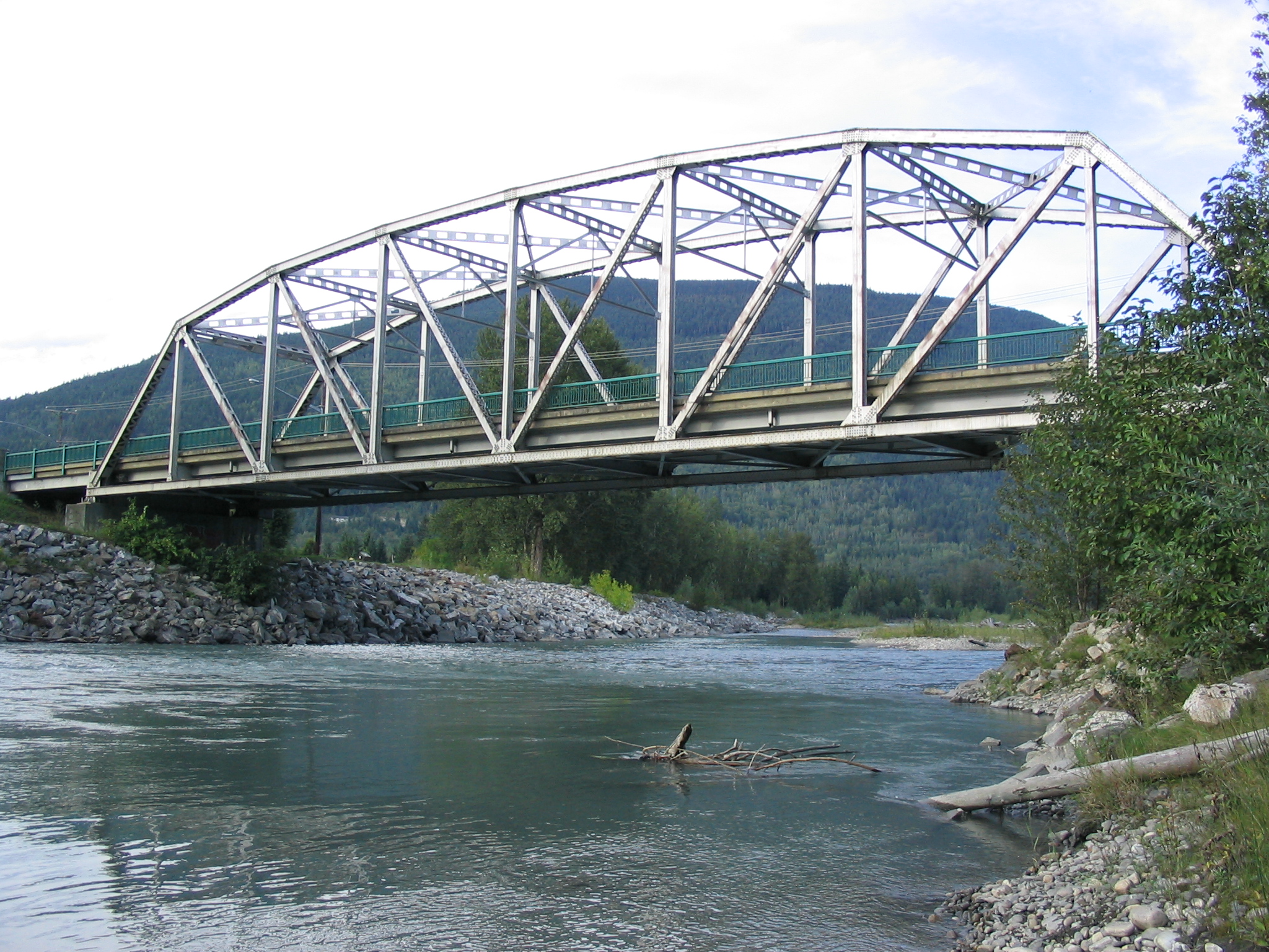Illecillewaet River Bridge.jpg