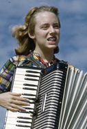 Lois Duncan Steinmetz playing the accordion aboard the shantyboat Lazy Bones (cropped).jpg