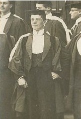 Archivo:Ronald Fisher 1912 graduation Cambridge
