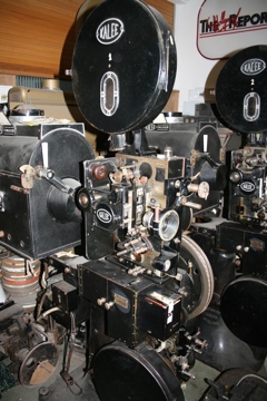 Archivo:1930's 35mm film projector. 2