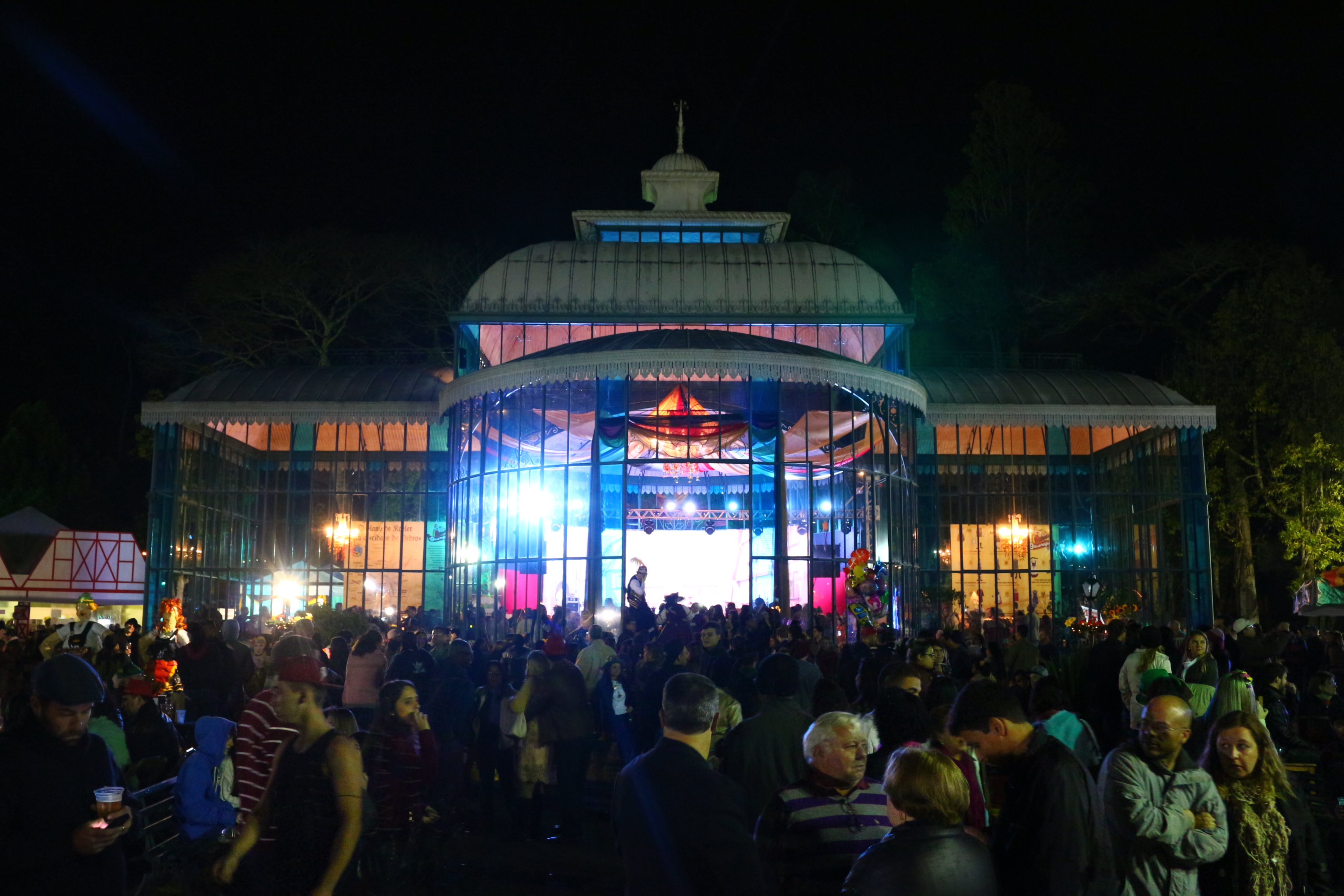 Palácio de Cristal de noite - Bauernfest.JPG