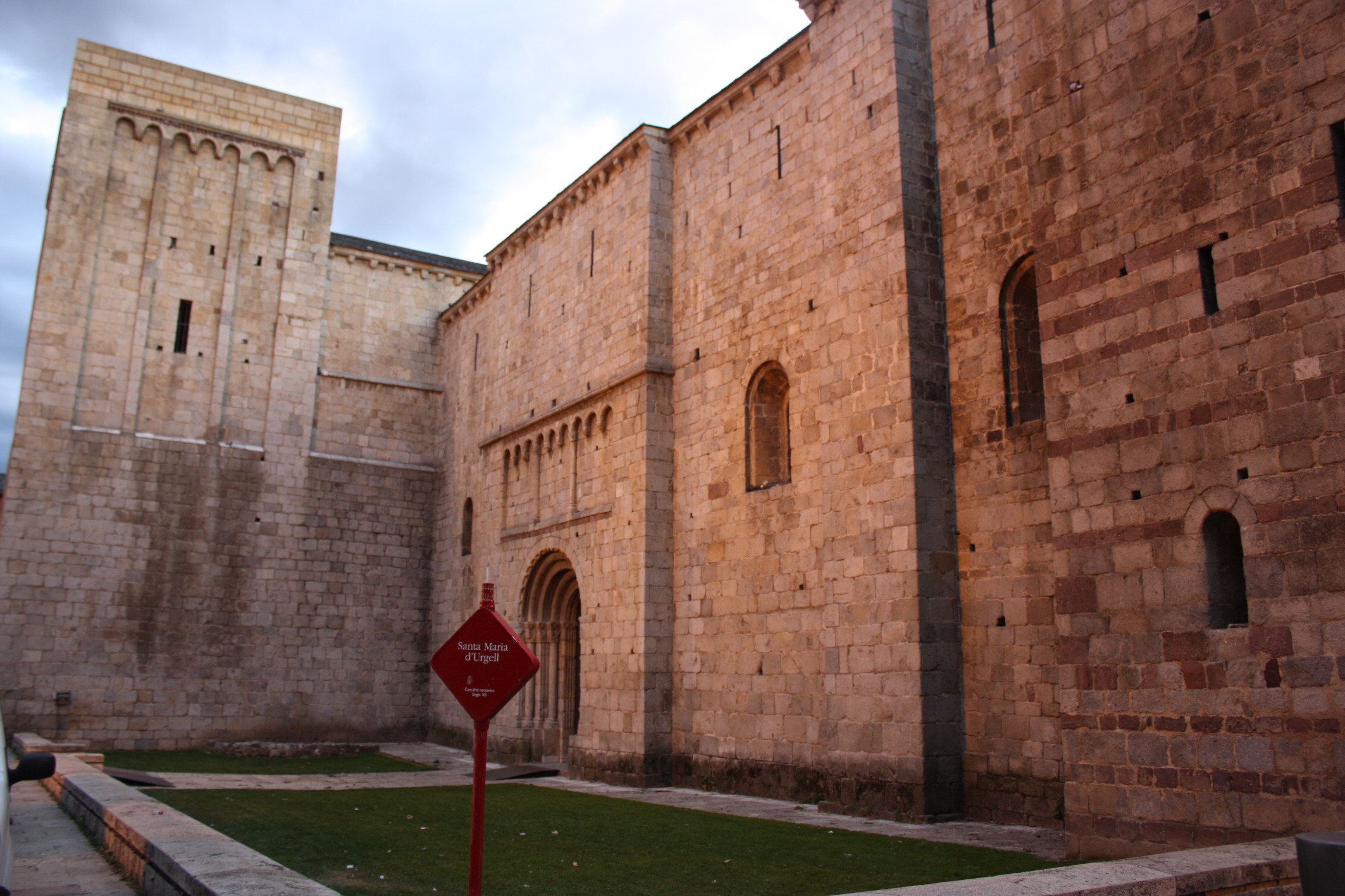 Catedral d'Urgell, portal nord.JPG