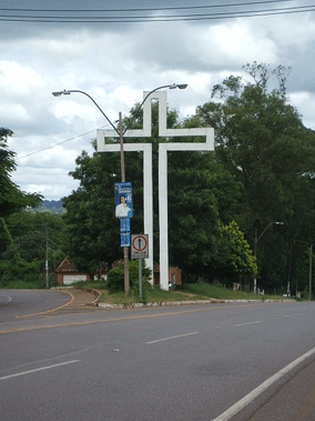 Archivo:Caacupé. Cruz del peregrino. Paraguay