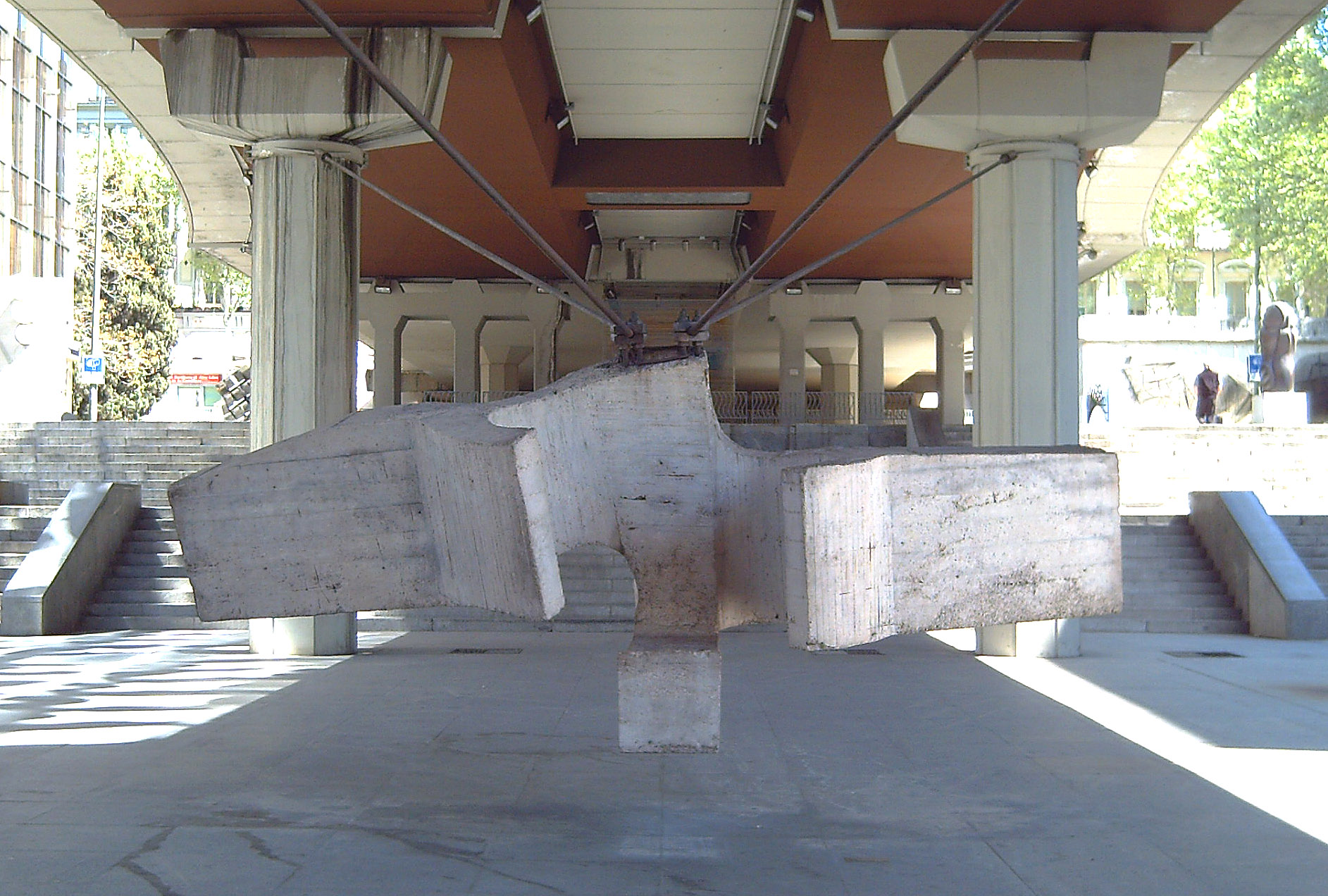 La Sirena Varada (E. Chillida) 01.jpg