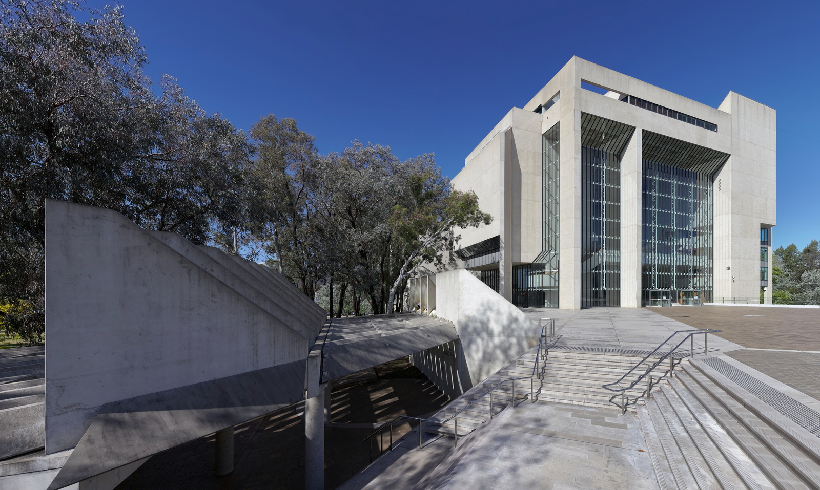 High Court of Australia, ACT - perspective controlled 1.jpg