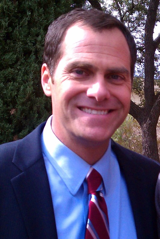 Andy Buckley filming at Texas State University (cropped)