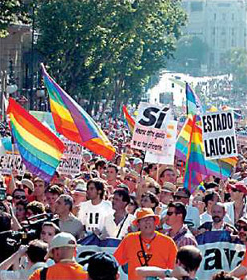Archivo:Gay March celebrating 2005 Pride Day and Same-Sex Marriage Law in Spain
