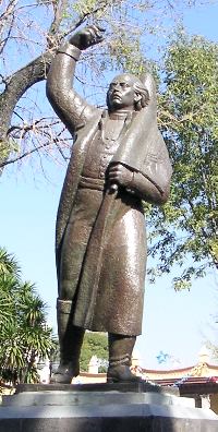 Archivo:Mexico.DF.Coyoacan.MiguelHidalgo.Statue.01